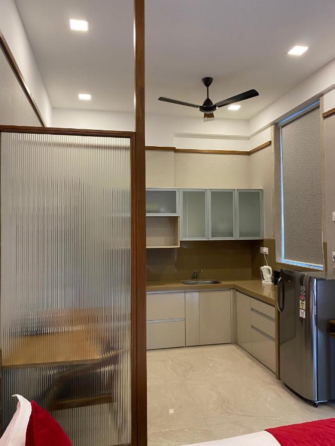 Theory9 Premium Service Apartments Khar มุมไบ ภายนอก รูปภาพ