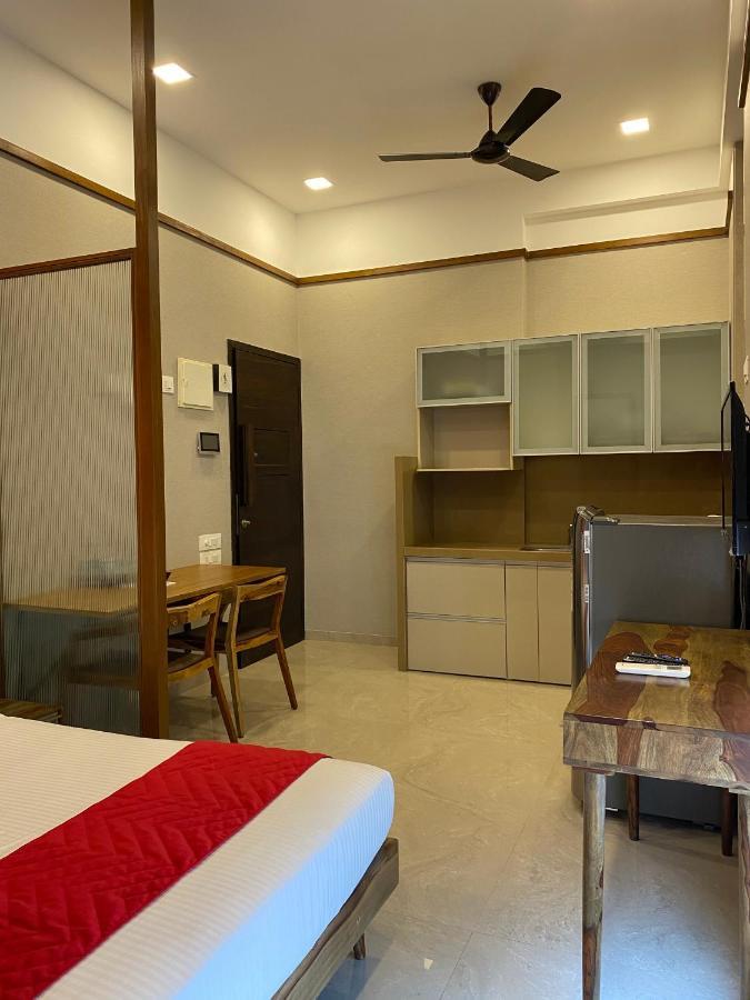 Theory9 Premium Service Apartments Khar มุมไบ ภายนอก รูปภาพ