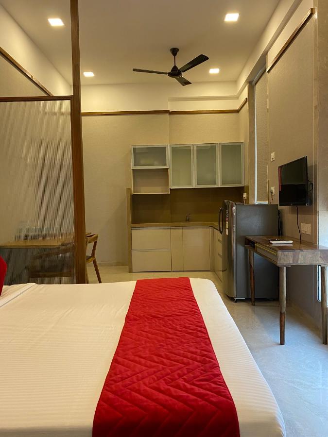Theory9 Premium Service Apartments Khar มุมไบ ภายนอก รูปภาพ