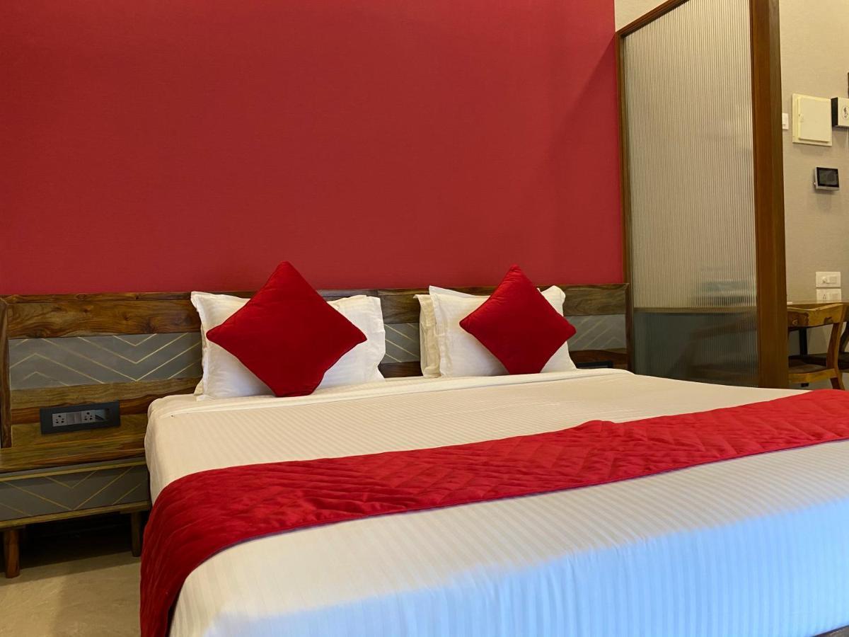 Theory9 Premium Service Apartments Khar มุมไบ ภายนอก รูปภาพ