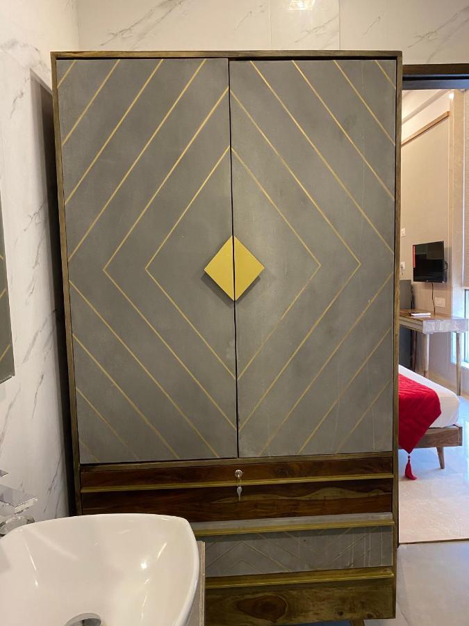 Theory9 Premium Service Apartments Khar มุมไบ ภายนอก รูปภาพ