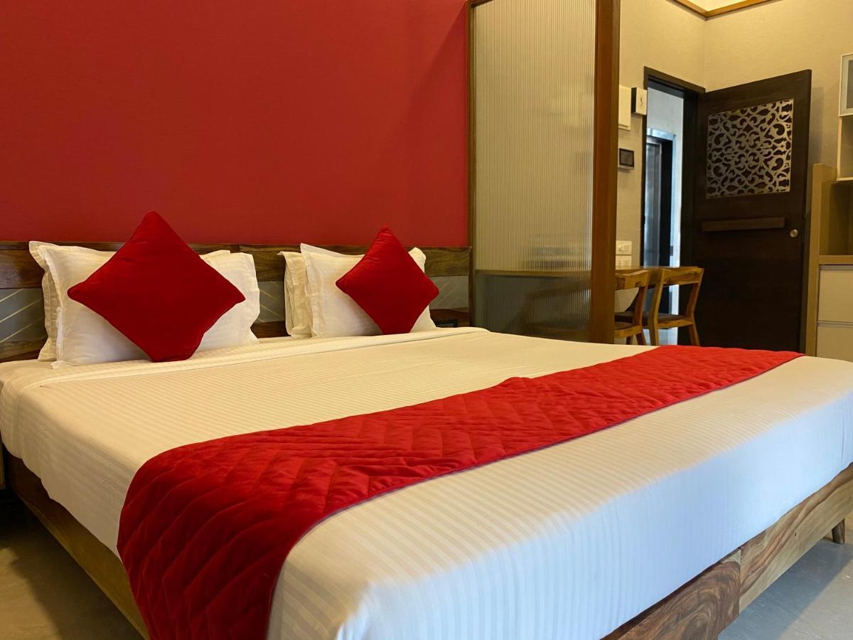 Theory9 Premium Service Apartments Khar มุมไบ ภายนอก รูปภาพ
