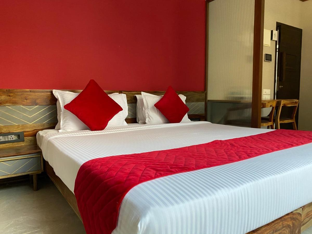 Theory9 Premium Service Apartments Khar มุมไบ ภายนอก รูปภาพ