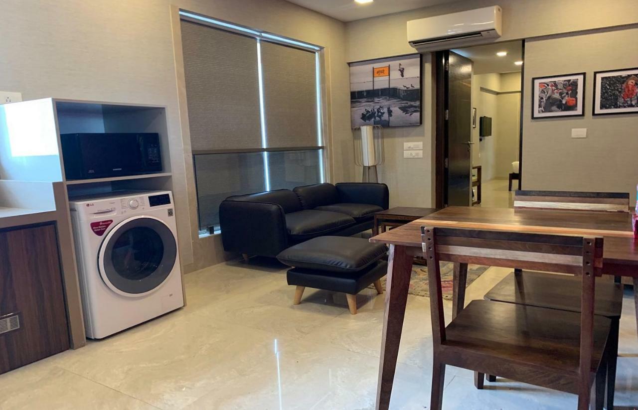 Theory9 Premium Service Apartments Khar มุมไบ ภายนอก รูปภาพ