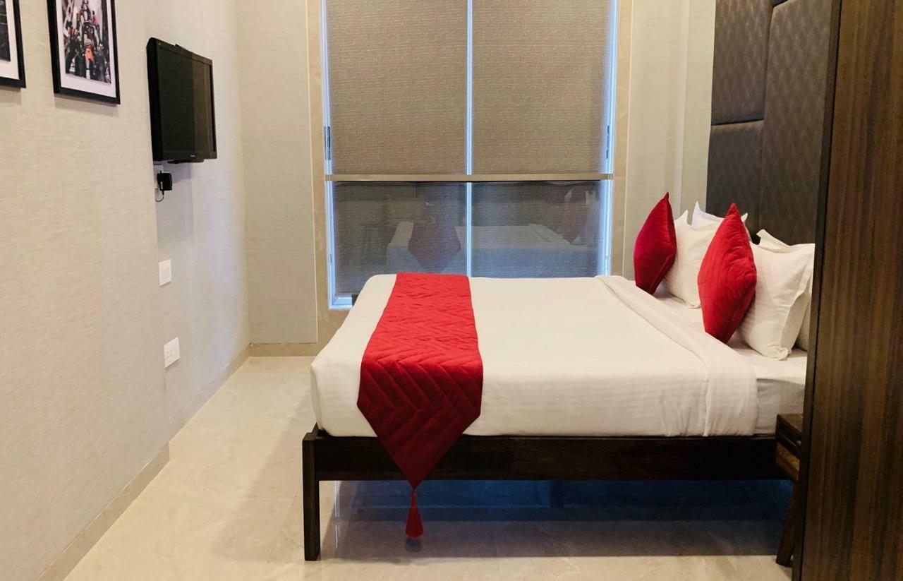 Theory9 Premium Service Apartments Khar มุมไบ ภายนอก รูปภาพ