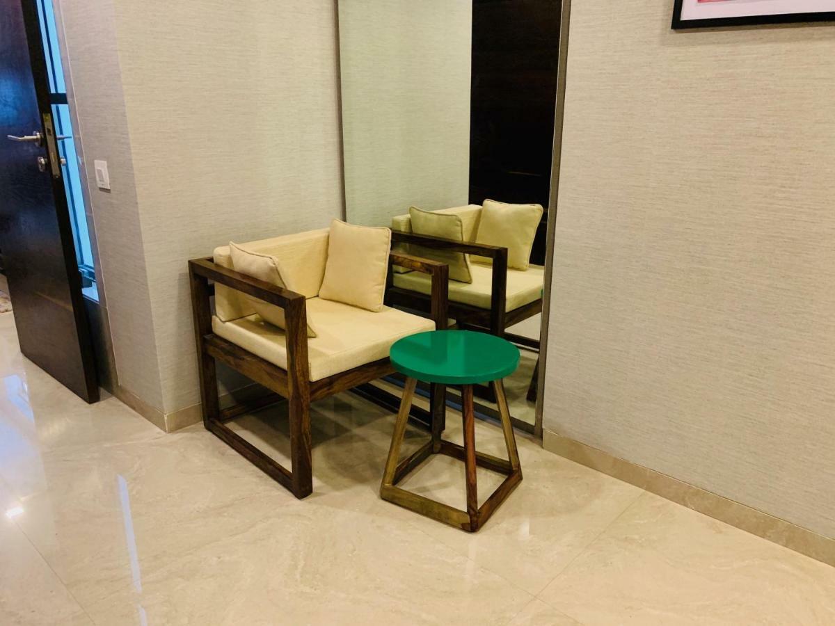 Theory9 Premium Service Apartments Khar มุมไบ ภายนอก รูปภาพ
