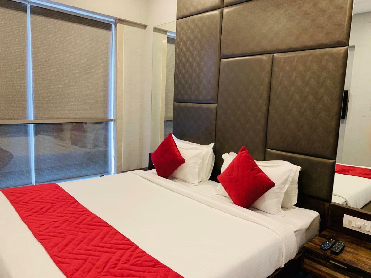 Theory9 Premium Service Apartments Khar มุมไบ ภายนอก รูปภาพ