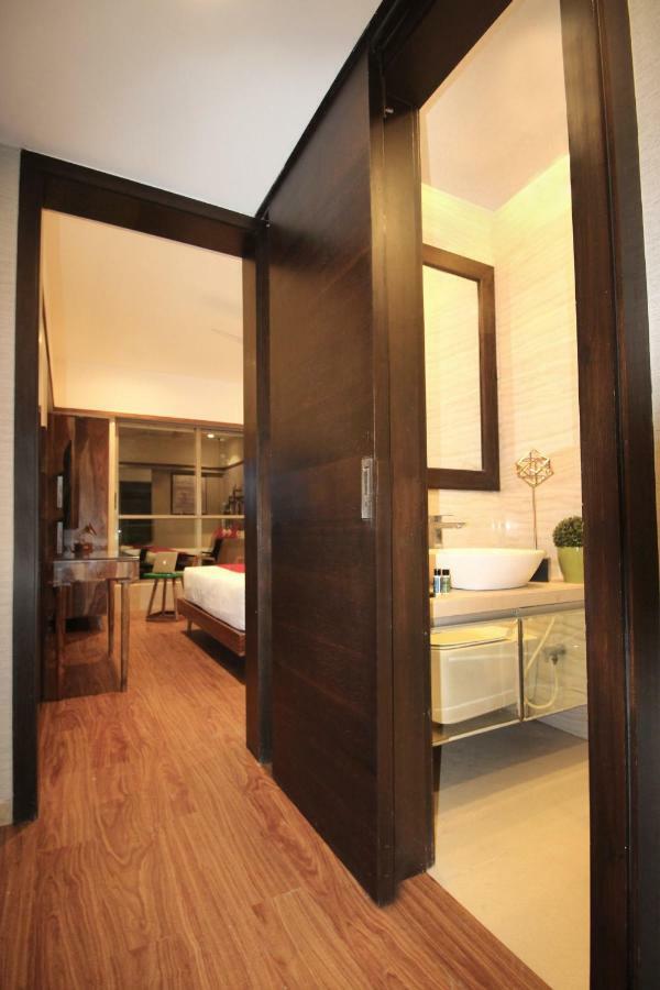 Theory9 Premium Service Apartments Khar มุมไบ ภายนอก รูปภาพ