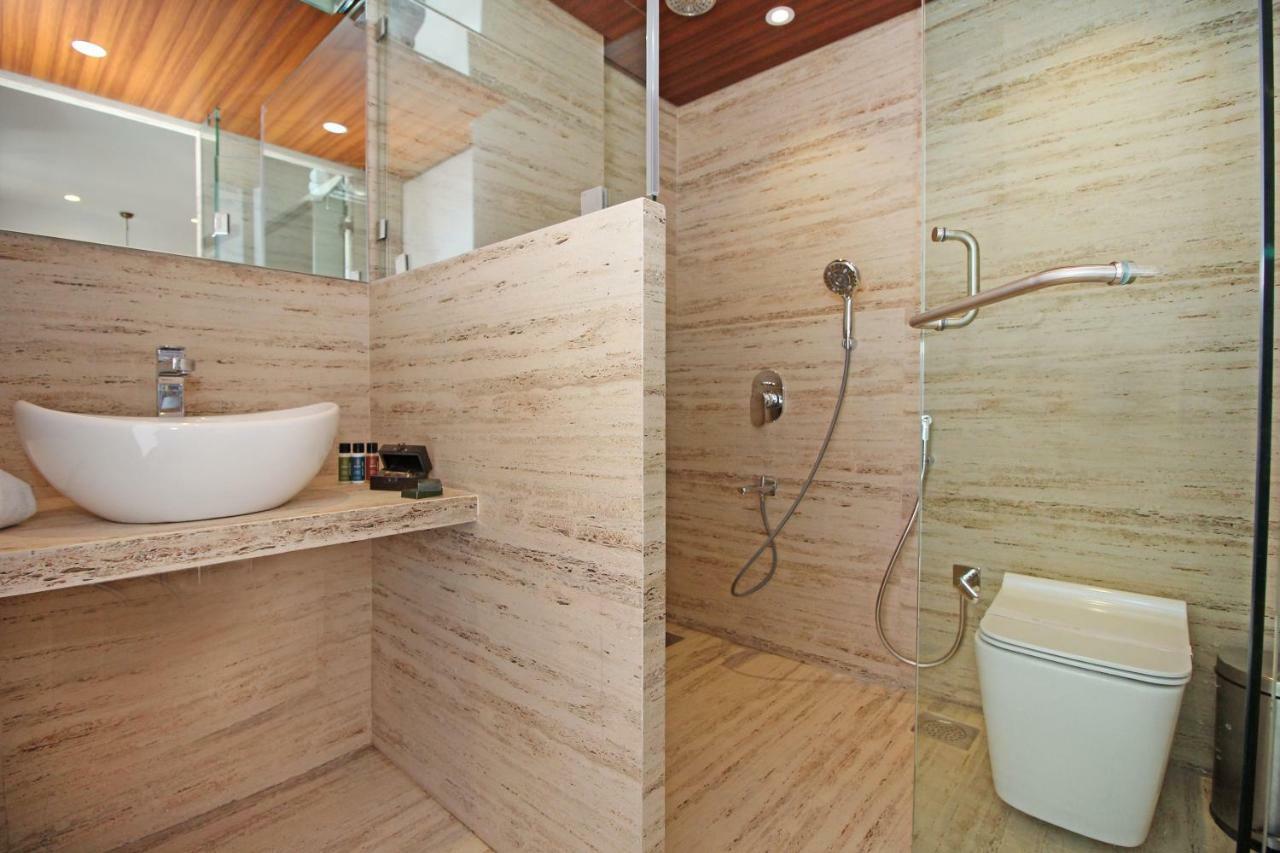 Theory9 Premium Service Apartments Khar มุมไบ ภายนอก รูปภาพ